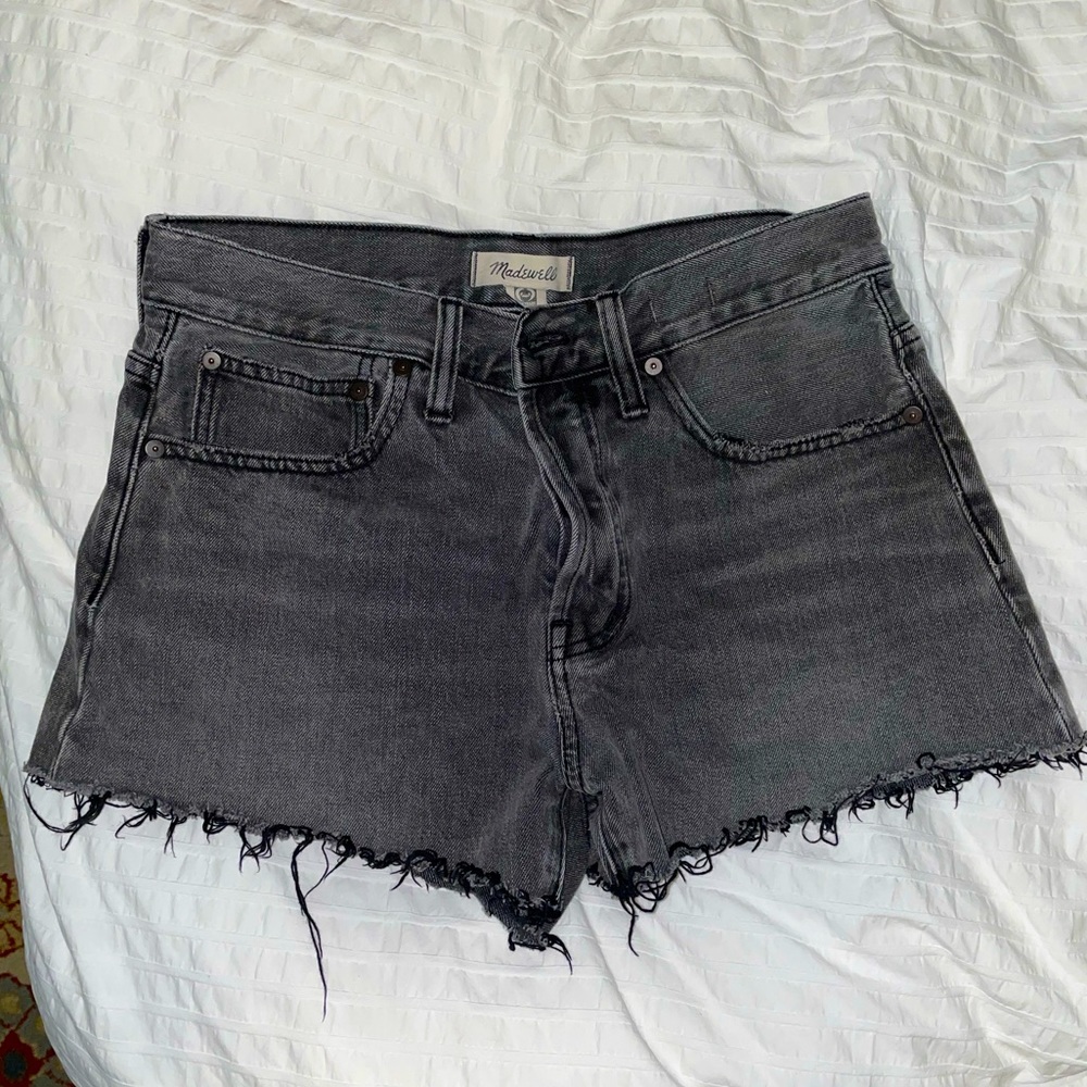 Madewell gray relaxed denim shorts size 27